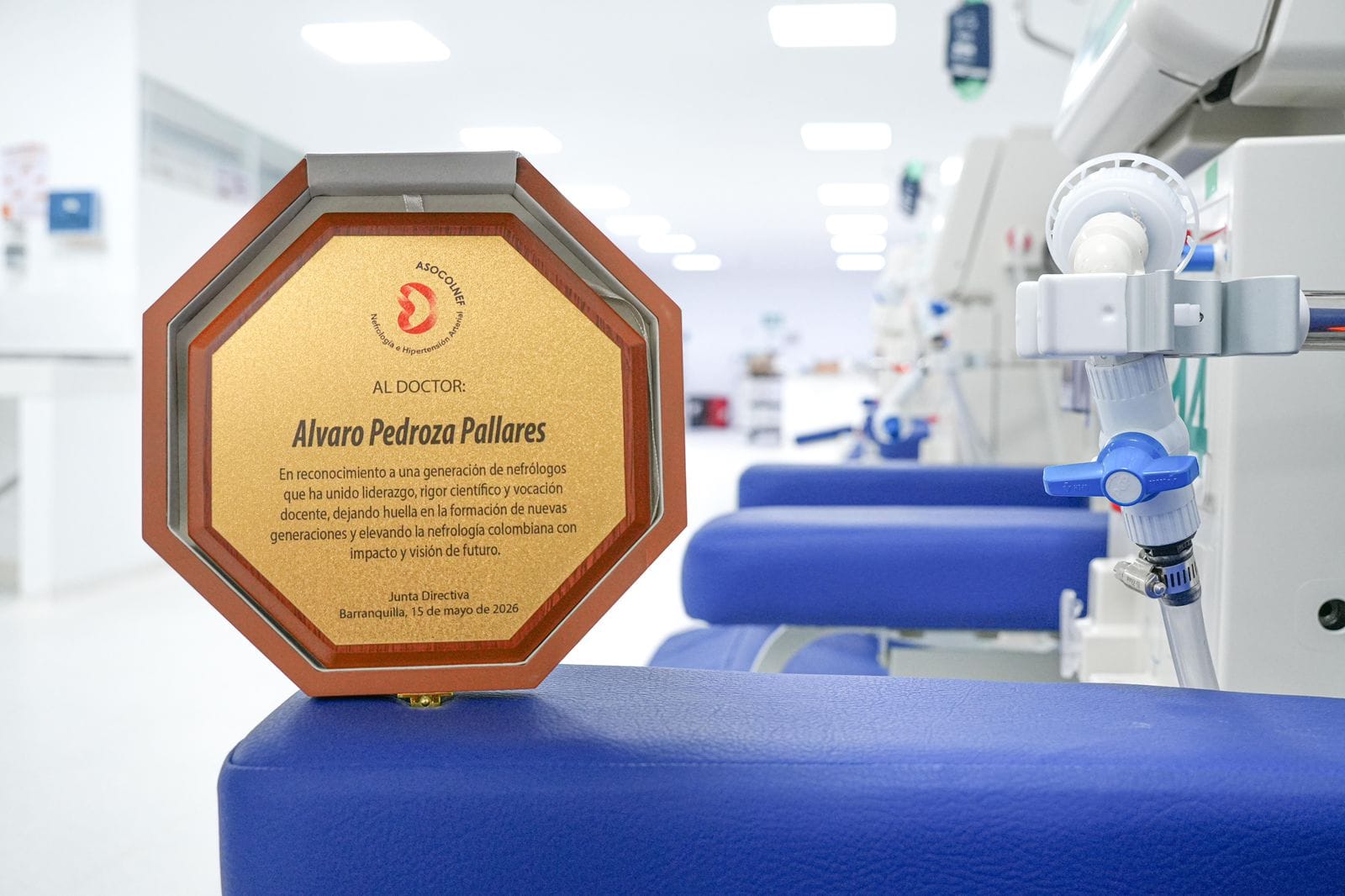 Premio y reconocimiento ASOCOLNEF al Dr. Álvaro Pedroza